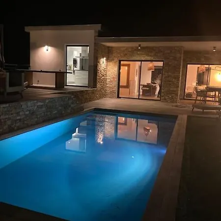 Superbe Avec Piscine Chauffee Et Boulodrome Порто-Веккіо